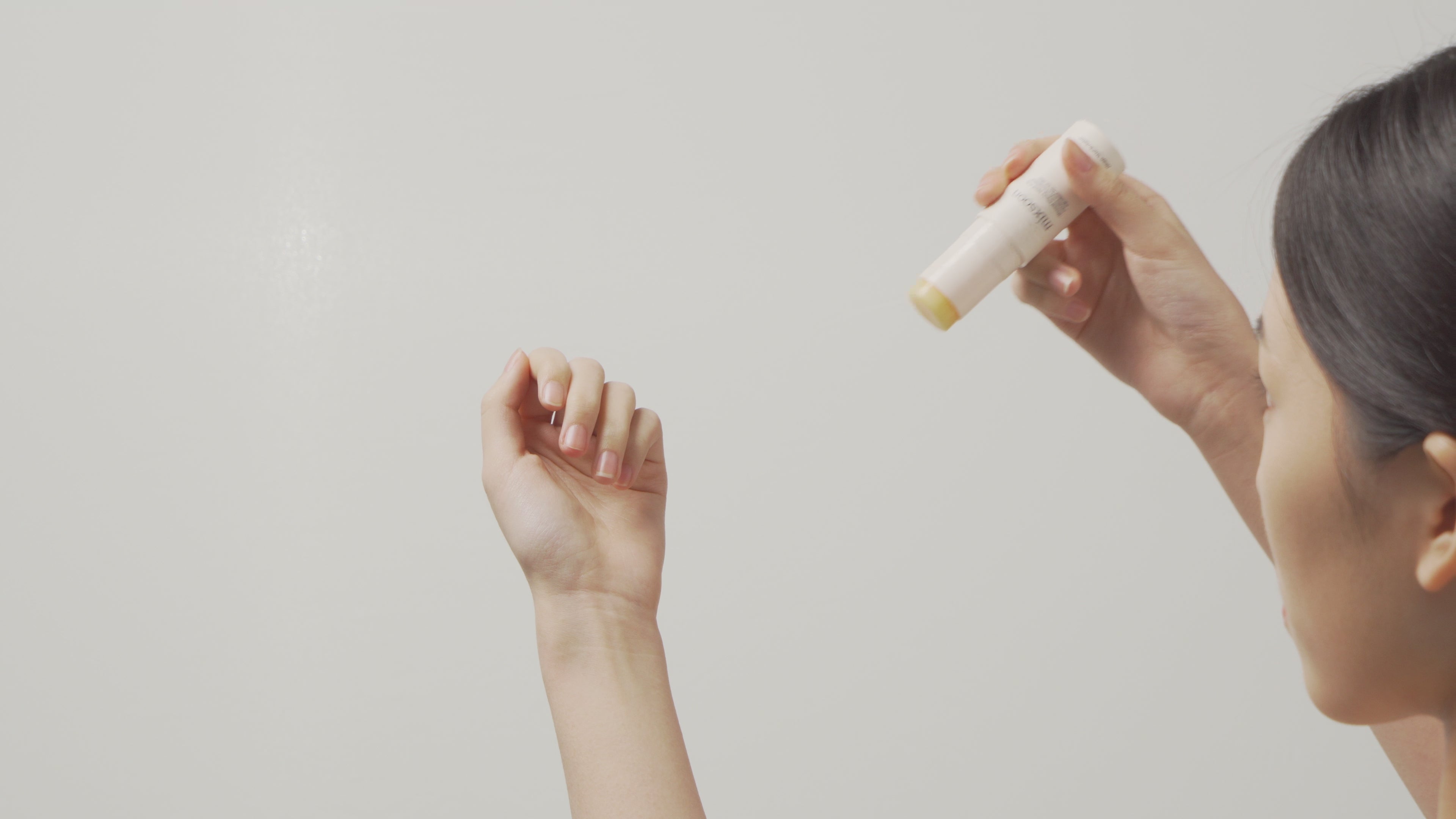 Charger la vidéo : MIXSOON Centella Stick Baume [11.5ml]